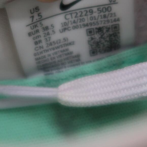 Nike Shoes Womens 7.5 ZoomX Invincible Run Flyknit Sneakers Athletic Trainer - Picture 13 of 13